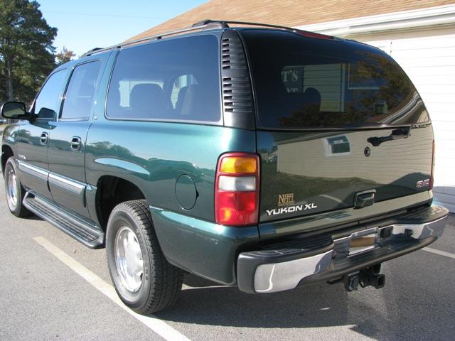 GMC Yukon XL 2003 photo 2