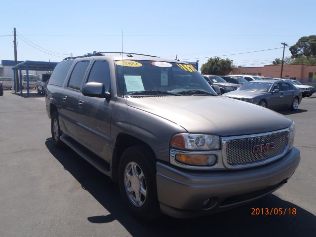GMC Yukon XL 2003 photo 13