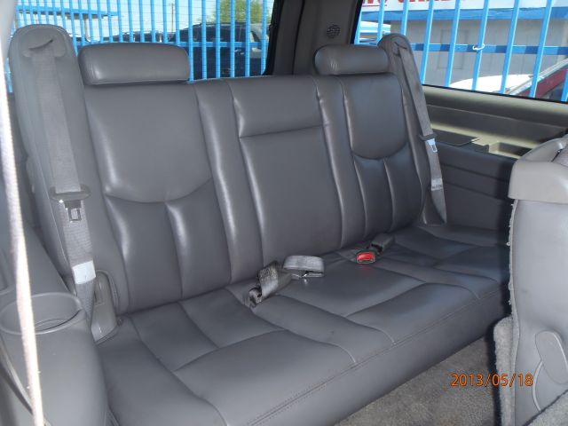 GMC Yukon XL 2003 photo 2