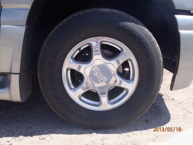 GMC Yukon XL 2003 photo 3