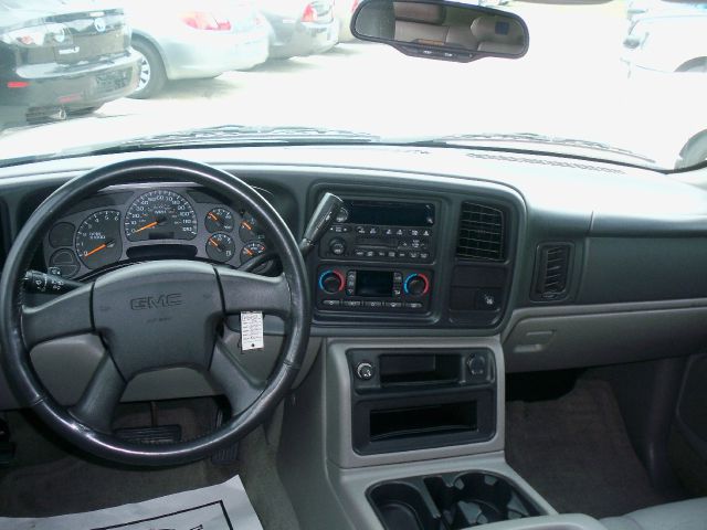 GMC Yukon XL 2004 photo 1