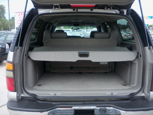 GMC Yukon XL 2004 photo 2