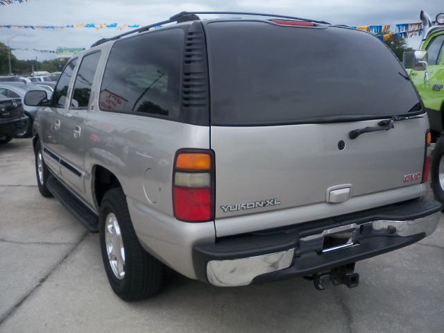 GMC Yukon XL 2004 photo 6