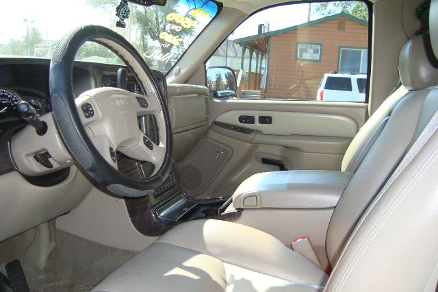 GMC Yukon XL 2004 photo 2