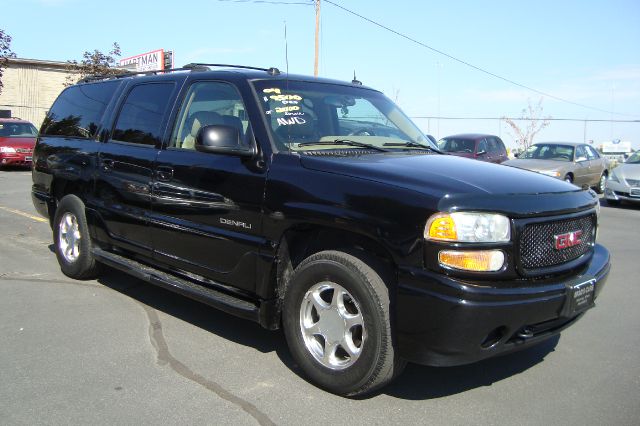 GMC Yukon XL 2004 photo 3