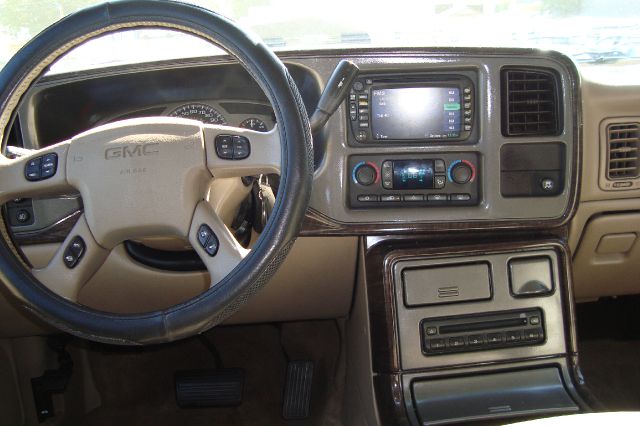 GMC Yukon XL 2004 photo 4