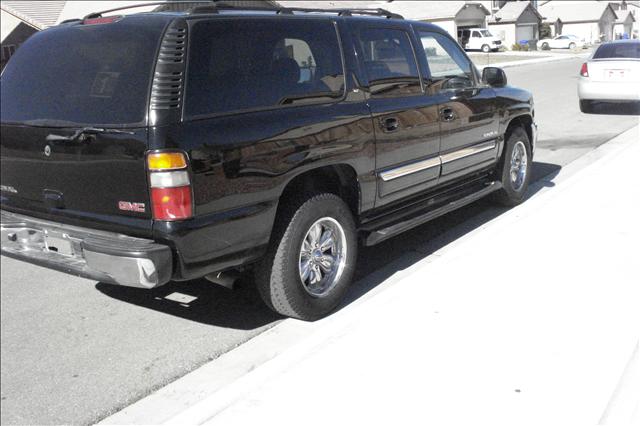 GMC Yukon XL 2004 photo 2