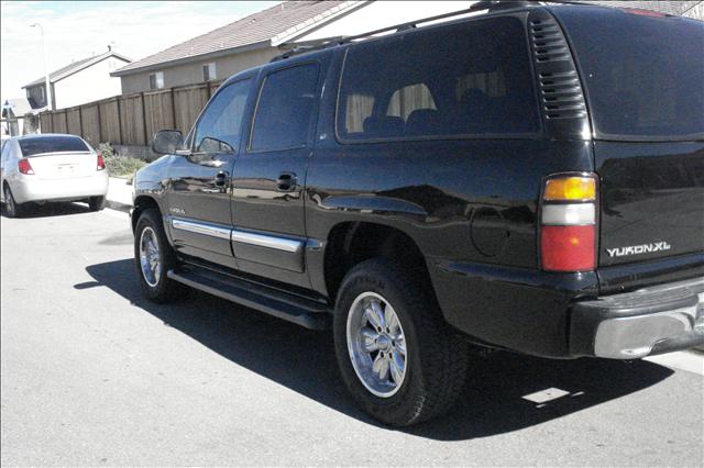 GMC Yukon XL 2004 photo 4