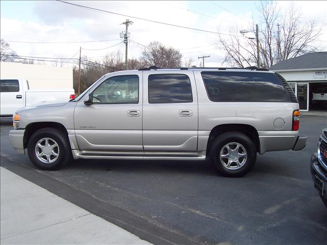 GMC Yukon XL 2004 photo 3