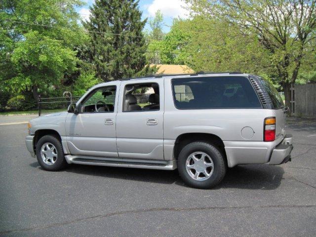 GMC Yukon XL 2004 photo 3