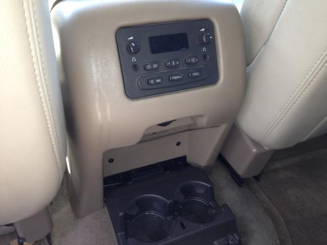 GMC Yukon XL 2004 photo 13