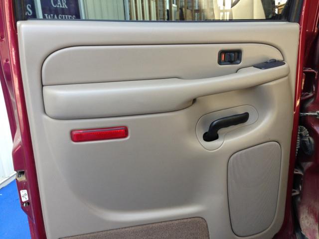 GMC Yukon XL 2004 photo 2