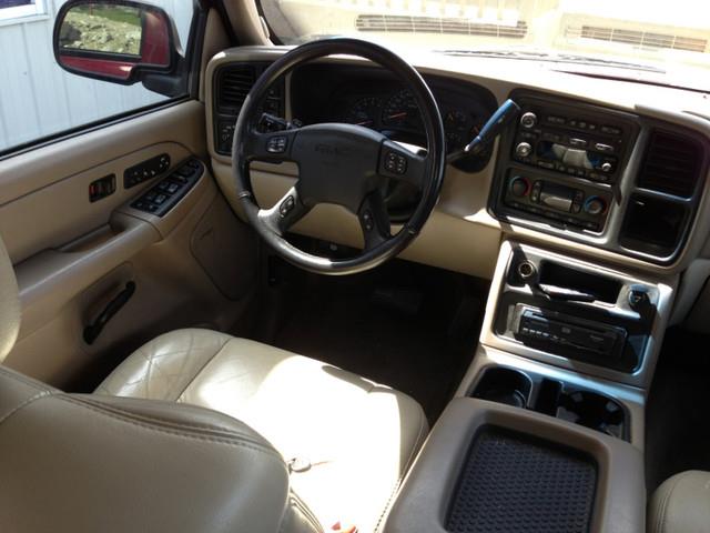 GMC Yukon XL 2004 photo 35
