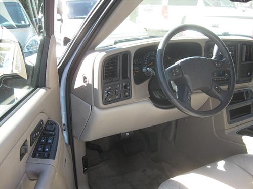 GMC Yukon XL 2004 photo 2