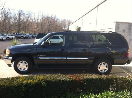 GMC Yukon XL 2004 photo 2