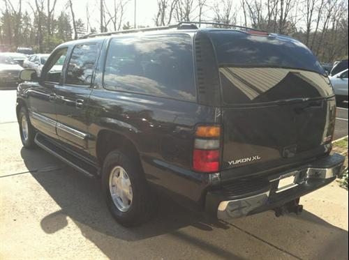 GMC Yukon XL 2004 photo 3