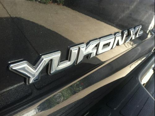 GMC Yukon XL 2004 photo 4