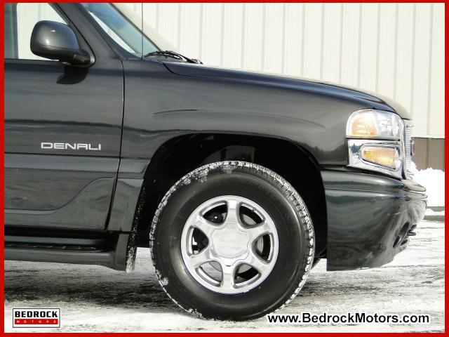 GMC Yukon XL 2004 photo 1