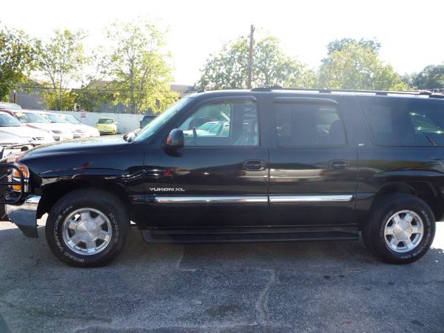 GMC Yukon XL 2004 photo 3