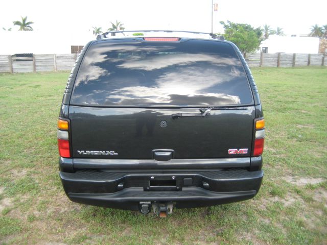GMC Yukon XL 2004 photo 13