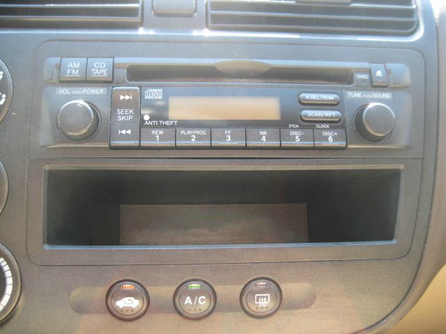 GMC Yukon XL 2004 photo 2