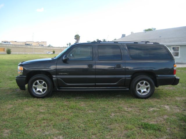 GMC Yukon XL 2004 photo 3