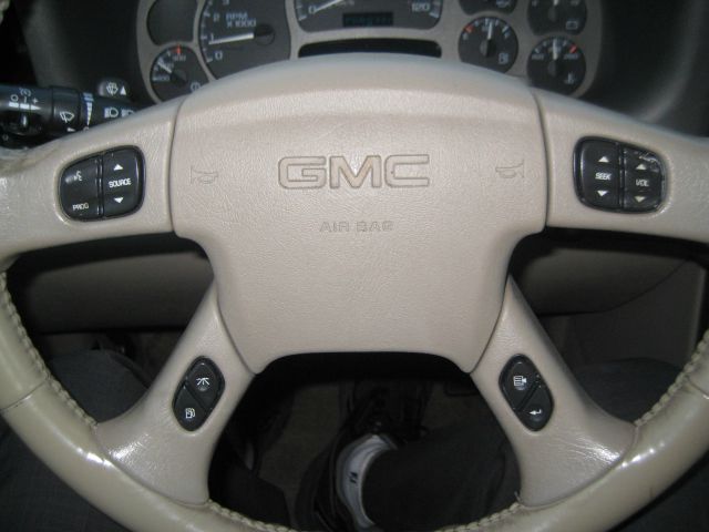 GMC Yukon XL 2004 photo 5