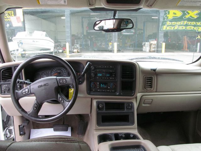 GMC Yukon XL 2004 photo 11