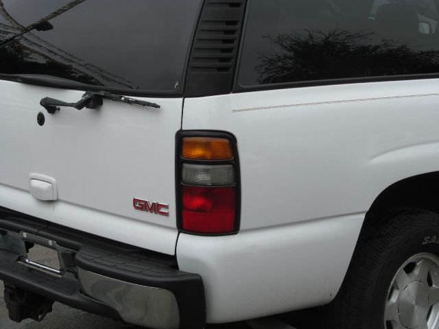 GMC Yukon XL 2004 photo 12