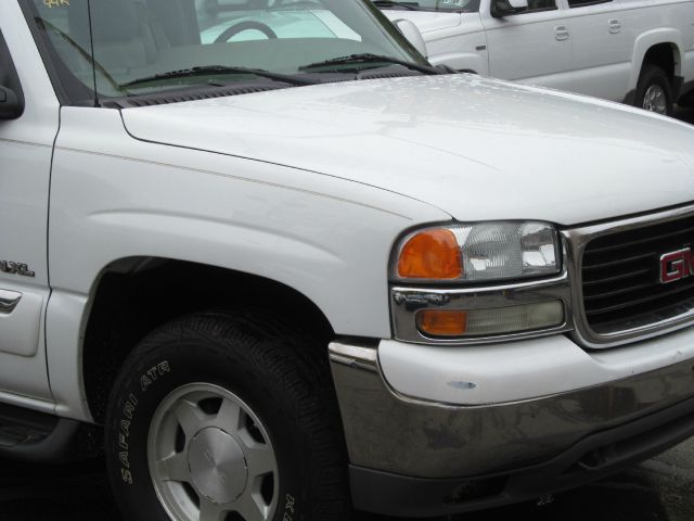 GMC Yukon XL 2004 photo 13