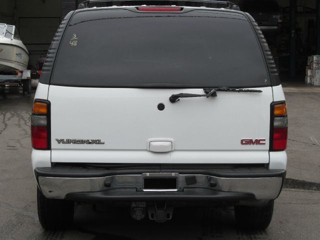 GMC Yukon XL 2004 photo 15