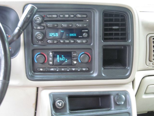 GMC Yukon XL 2004 photo 17