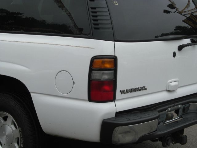 GMC Yukon XL 2004 photo 19