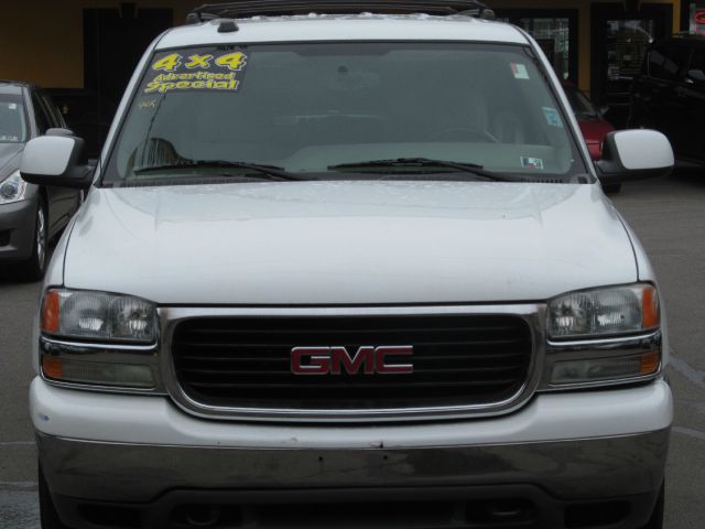GMC Yukon XL 2004 photo 2