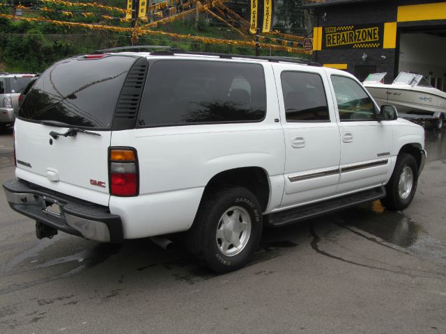 GMC Yukon XL 2004 photo 3
