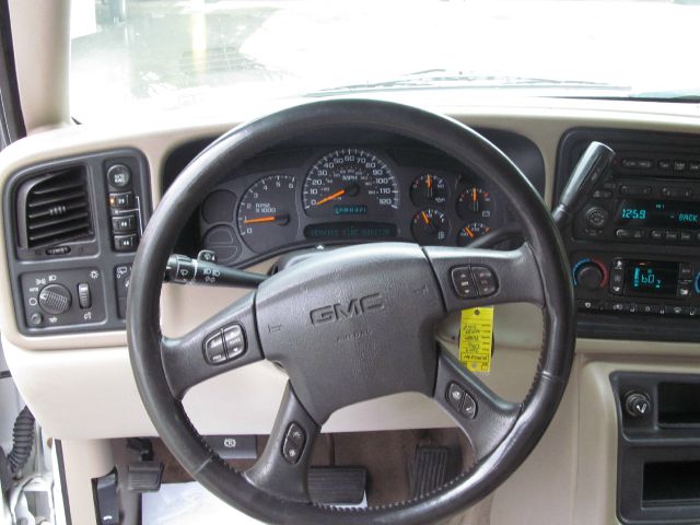 GMC Yukon XL 2004 photo 4