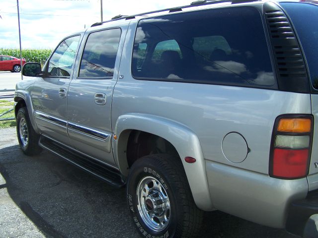 GMC Yukon XL 2004 photo 3