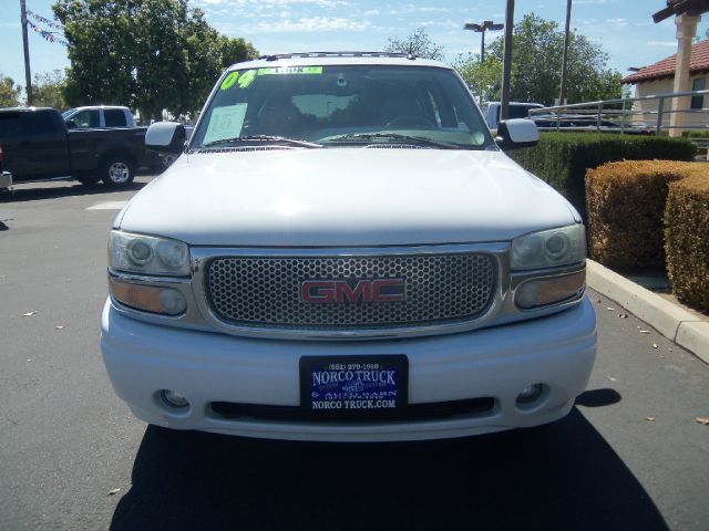 GMC Yukon XL 2004 photo 1