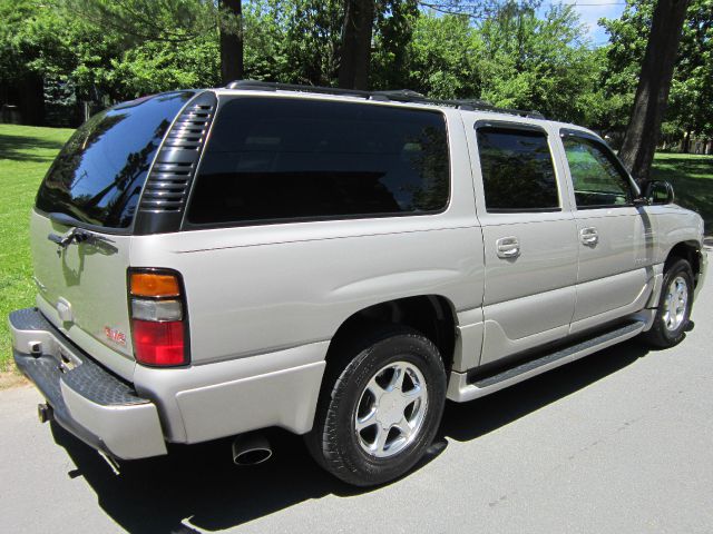 GMC Yukon XL 2004 photo 1