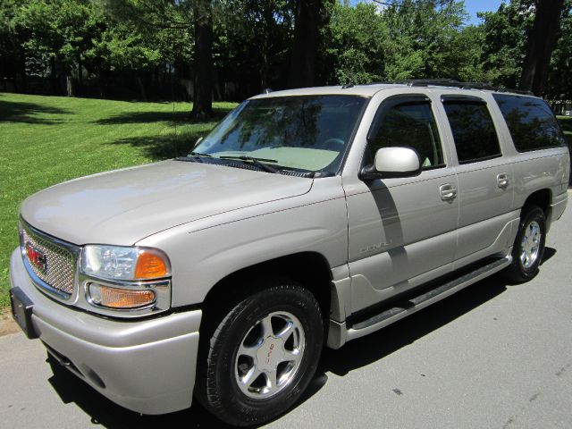 GMC Yukon XL 2004 photo 10