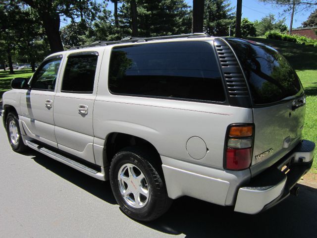 GMC Yukon XL 2004 photo 11