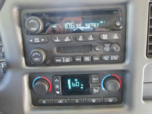 GMC Yukon XL 2004 photo 14