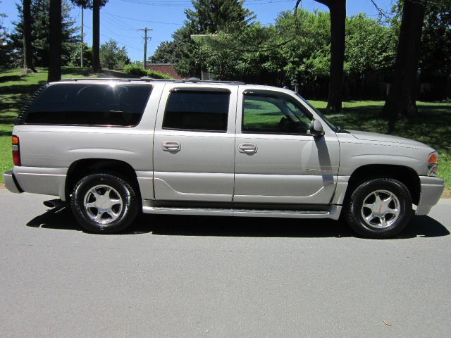 GMC Yukon XL 2004 photo 16
