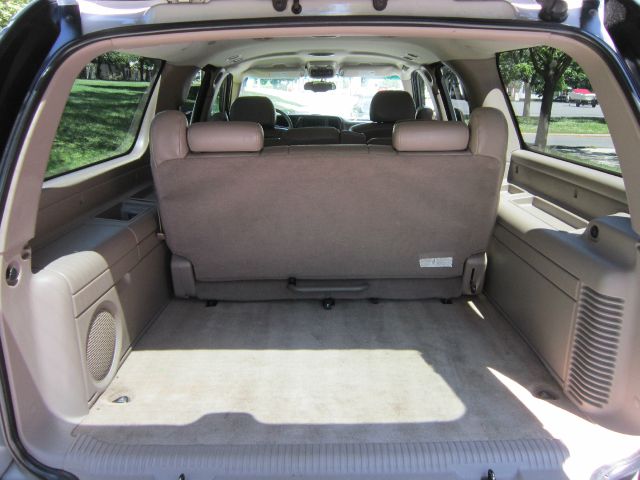 GMC Yukon XL 2004 photo 2