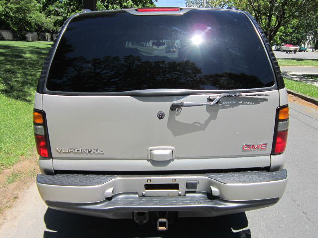 GMC Yukon XL 2004 photo 4