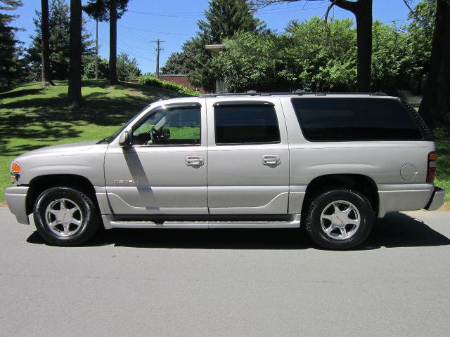 GMC Yukon XL 2004 photo 6