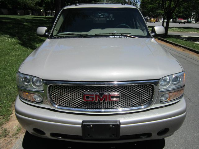 GMC Yukon XL 2004 photo 9