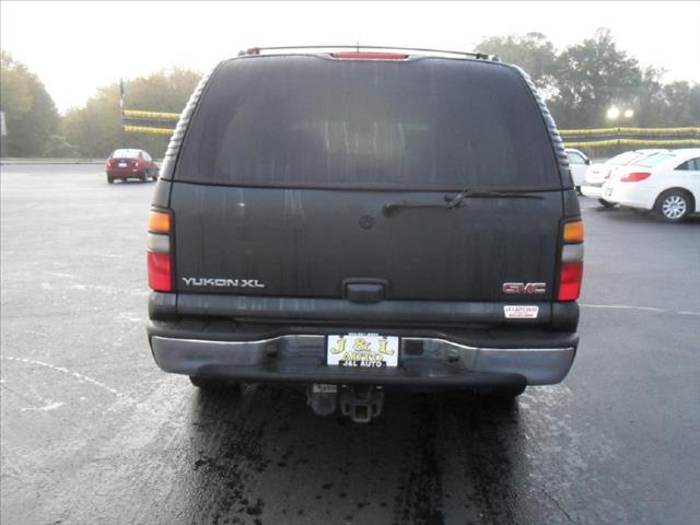 GMC Yukon XL 2004 photo 2