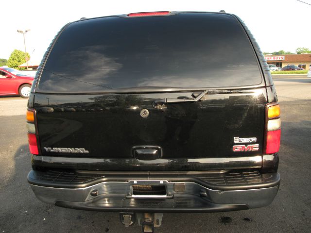 GMC Yukon XL 2004 photo 11