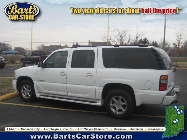 GMC Yukon XL 2004 photo 3